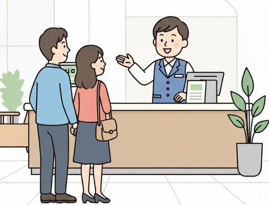 ホテルのフロントで2デーチケット付きプランについて尋ねているカップルのイラスト

